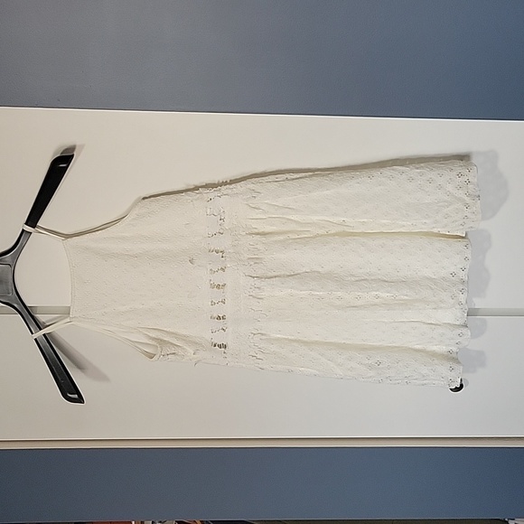 White dress - Picture 5 of 8